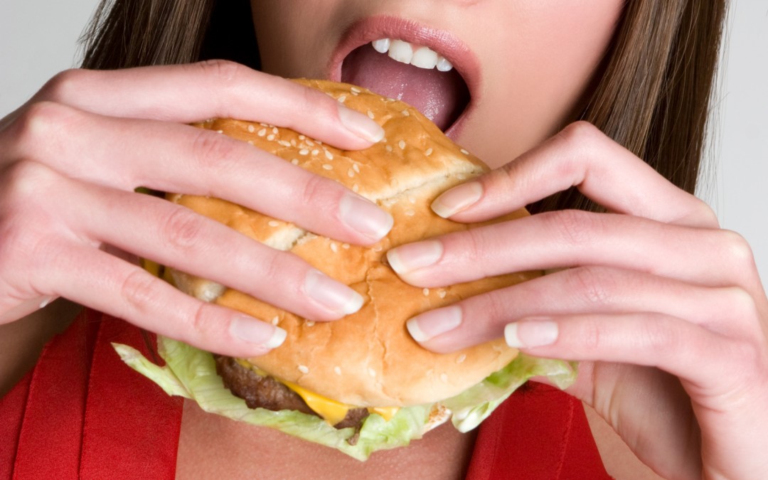 La razón por la que hay personas que comen sin parar y no engordan