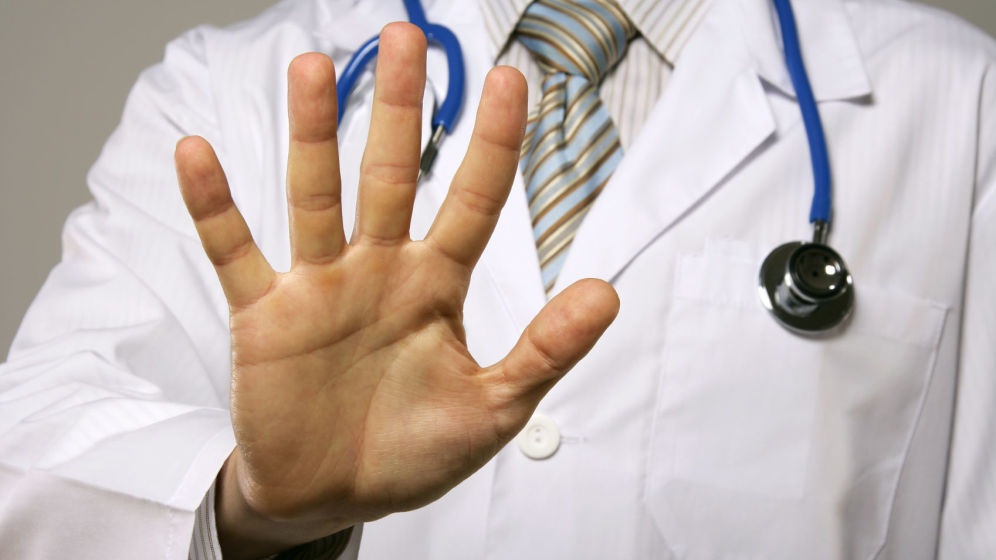 5 grandes médicos británicos, contra las farmacéuticas: “Causan miles de muertes”