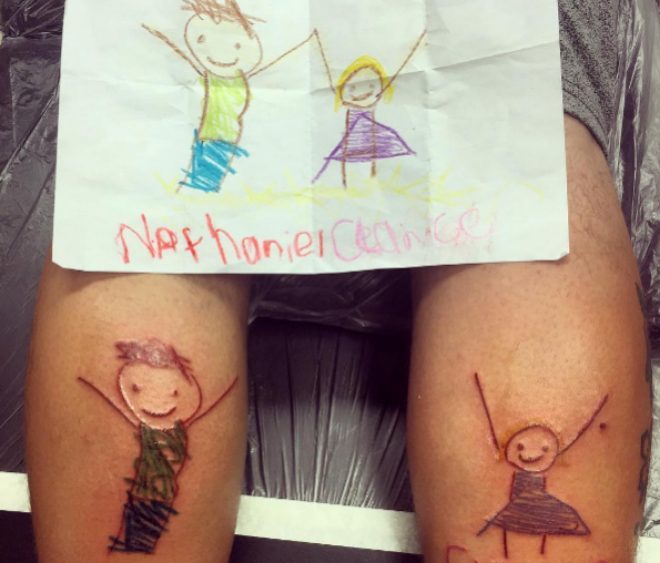Tatuarse los dibujos de los hijos