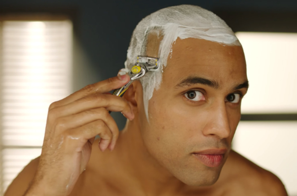 Técnica del rapado parcia, la solución para hombres y mujeres con melena media y larga, a quienes les resulta impensable el rasurado integral de la cabeza