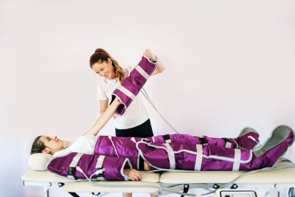 ¿Qué diferencias hay entre masaje linfático manual y presoterapia?